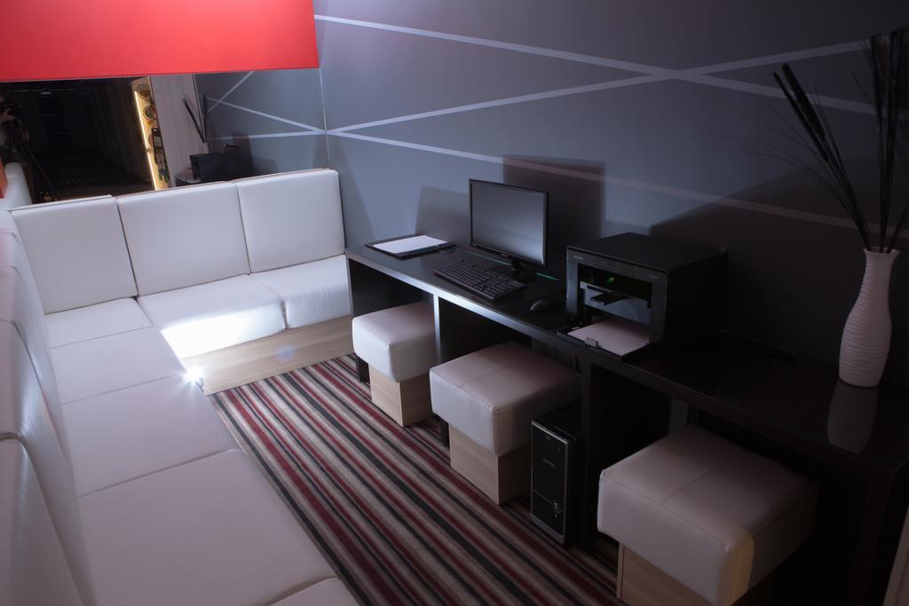 Futuro Hotel Bisjkek Eksteriør billede