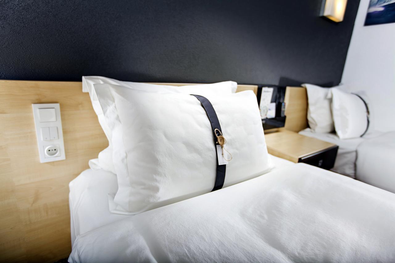 Futuro Hotel Bisjkek Eksteriør billede