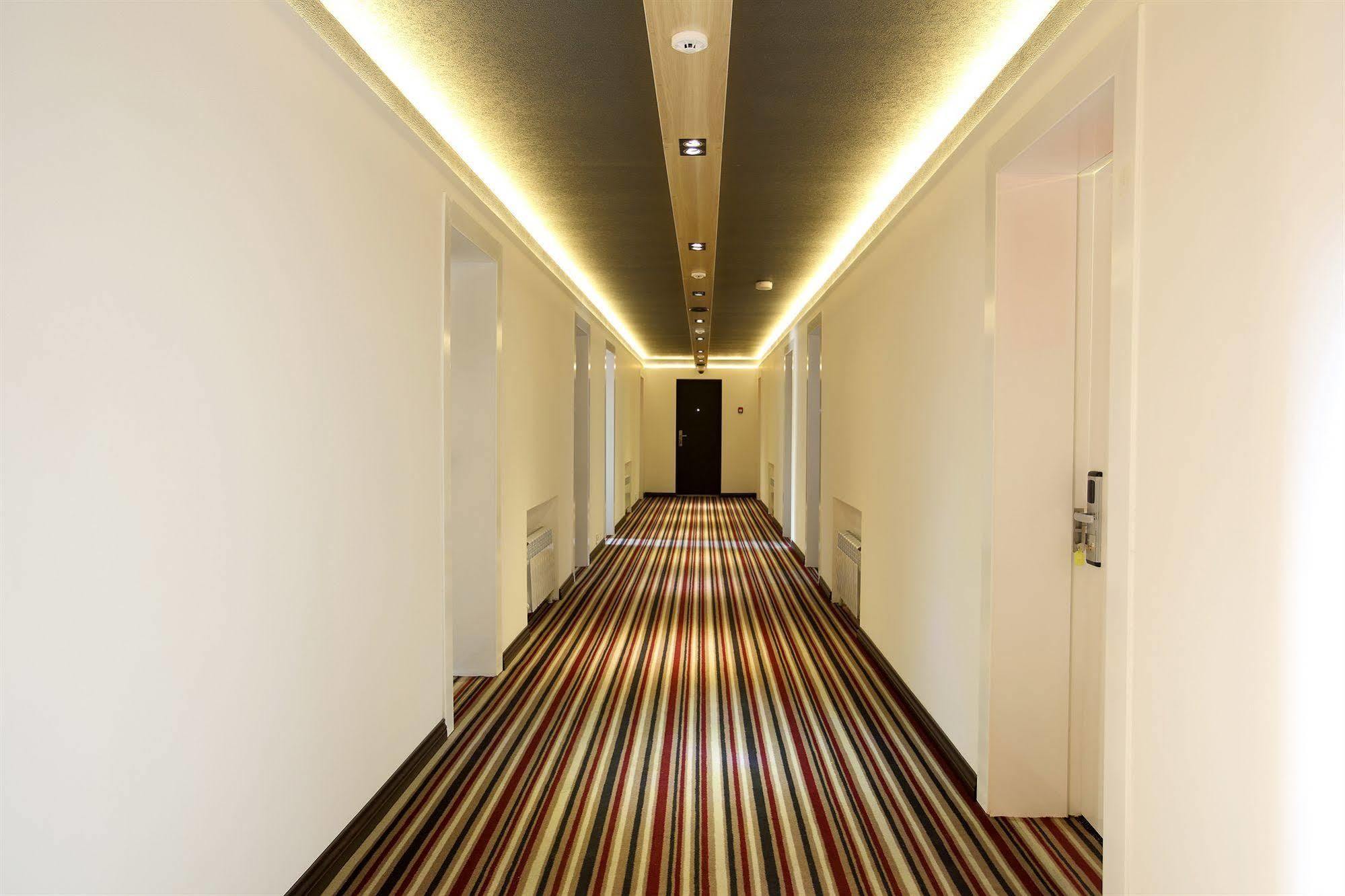 Futuro Hotel Bisjkek Eksteriør billede